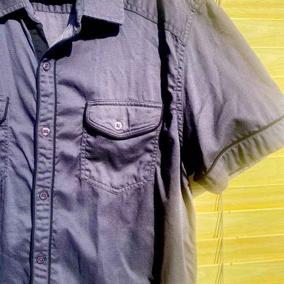 Guess Short Sleeve Button Down Shirt 100% - Picture 4 of 12